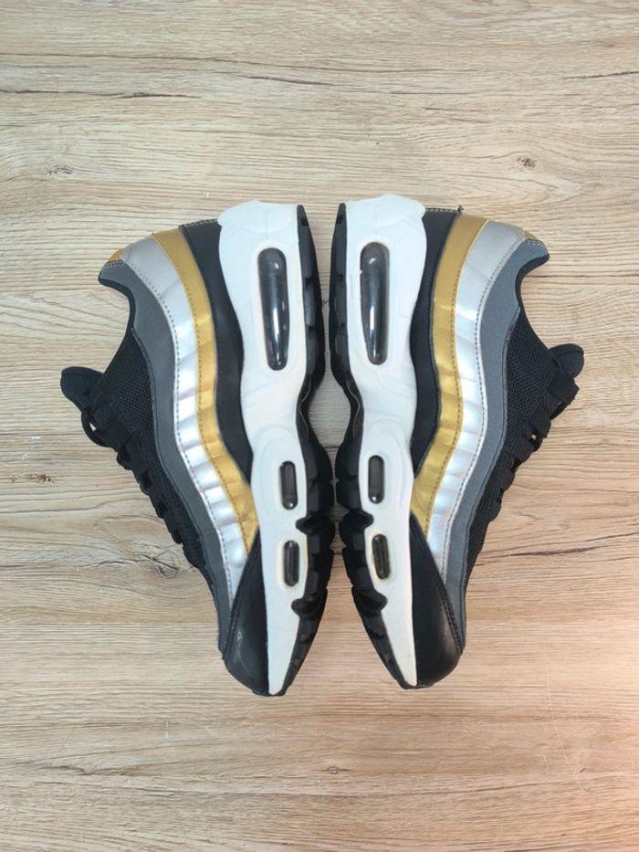 Baskets Nike air max 95 noir et doré black metallic gold pointure 39 neuves avec boîte - photo numéro 2