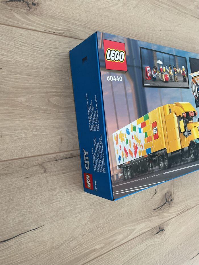 Lego City 60440 Le camion de livraison Lego - photo numéro 4