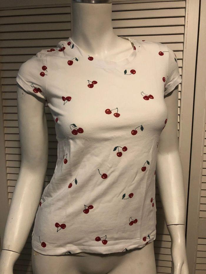 T shirt motif cerises