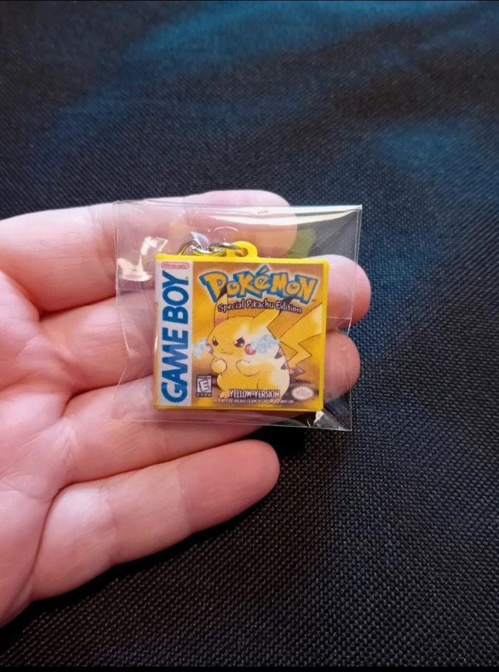 Pokemon jaune Pikatchu 🔑 Porte-clés gameboy - photo numéro 1