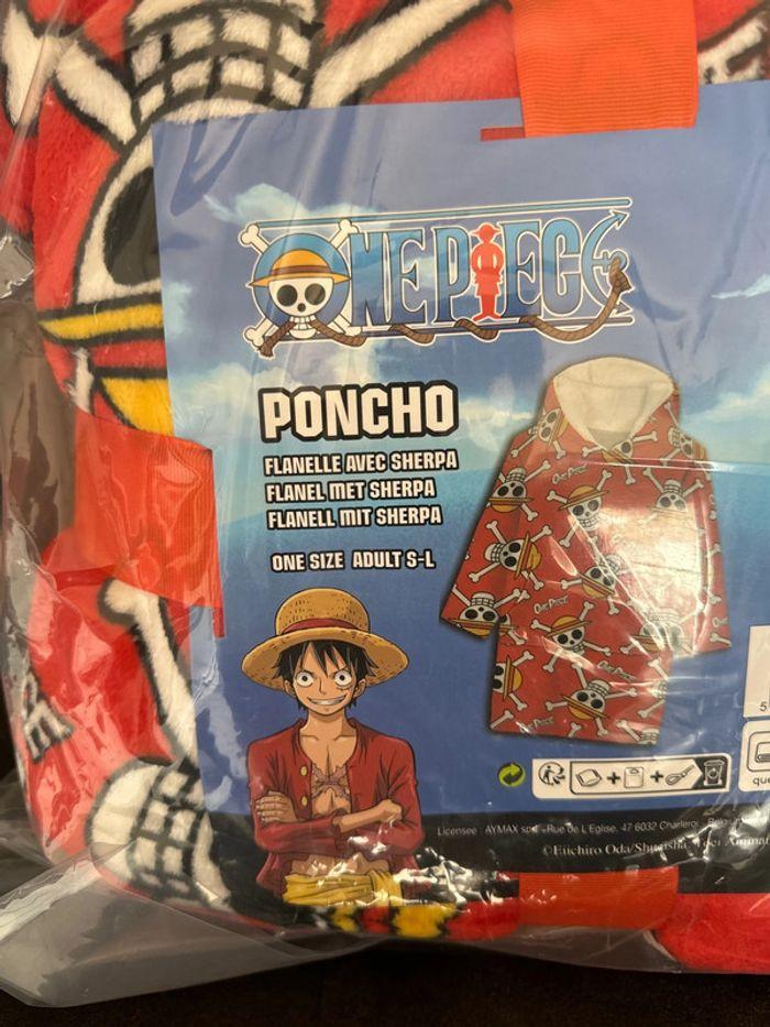 Poncho à capuche One Piece - photo numéro 3