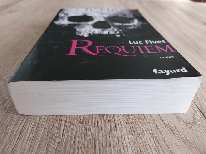 Livre "Requiem" Luc Fivet - photo numéro 4