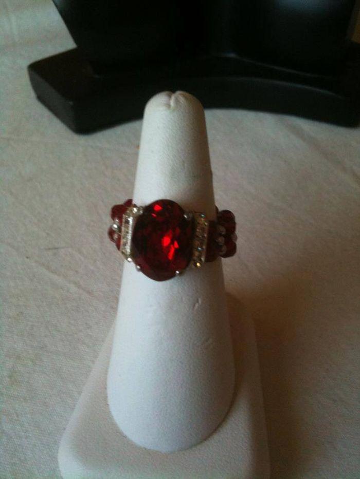 bague avec cabochon Swarovski rouge