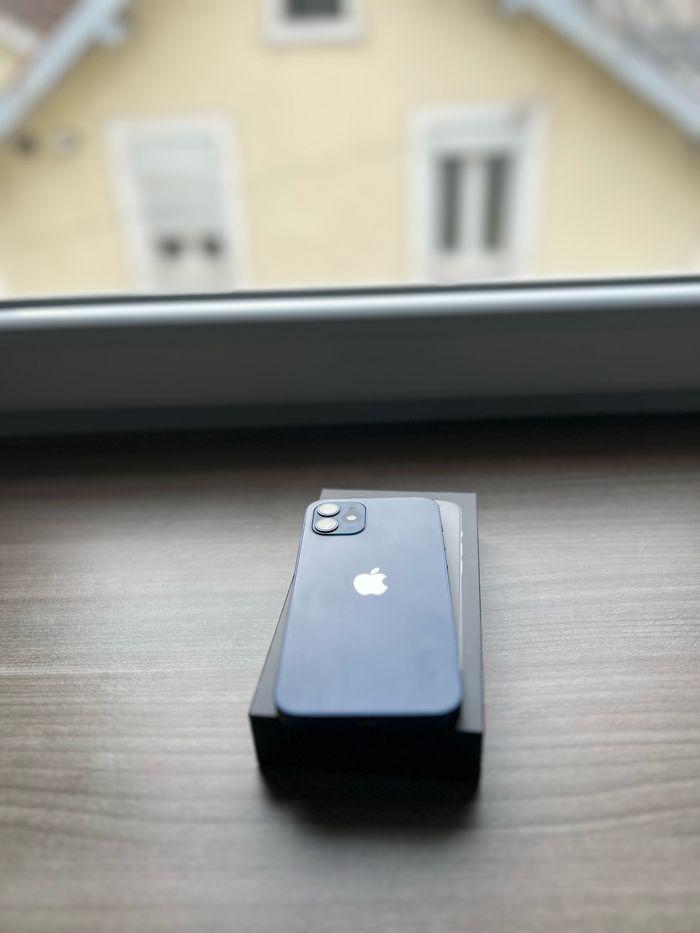 iPhone 12 en très bonne état - photo numéro 2