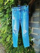 A1020 - jeans avec trous taille 36