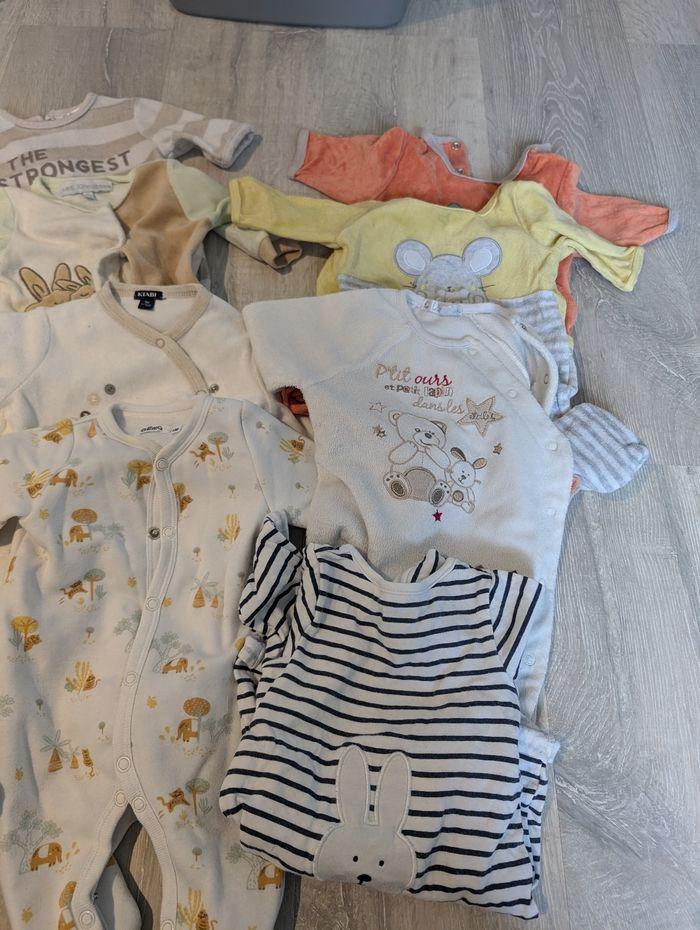 Lot vêtements bébé 1 Mois - photo numéro 3