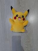 Peluche pikachu