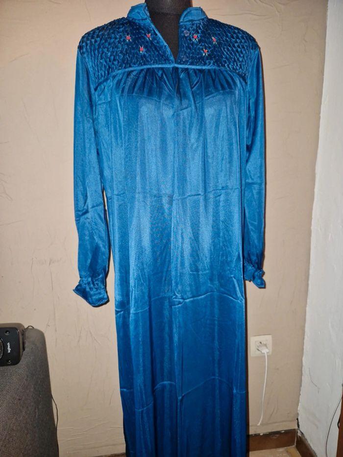 Robe de nuit satinée - photo numéro 1