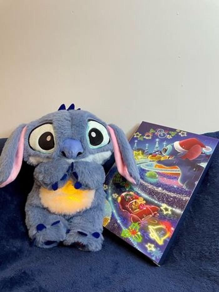 Peluche lumineuse Disney Stitch qui respire + Calendrier de l’Avent de noël Disney Stitch - photo numéro 1