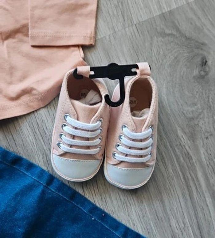 Lot jeans, pulls fins, chaussures - Disney baby/Kiabi - Taille 9 mois - photo numéro 8