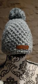 Joli bonnet gris enfant pompon