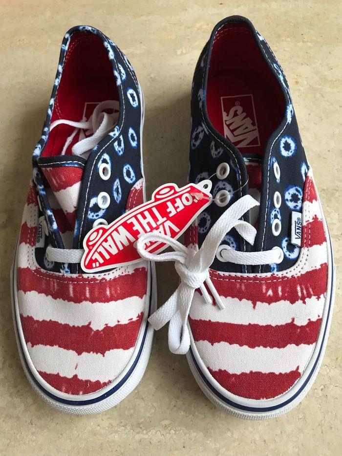 BASKETS BASSES "VANS" EN TOILE IMPRIMEE - POINTURE : 38 - photo numéro 1