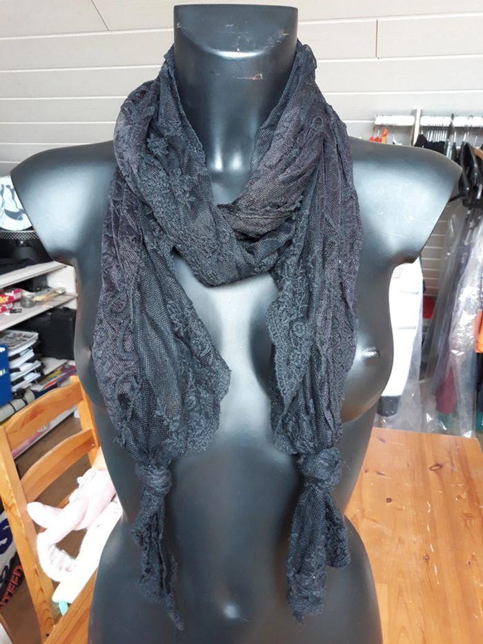 Foulard dentelle noir - photo numéro 1