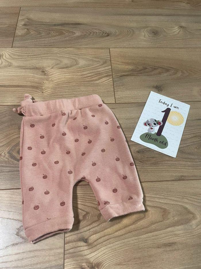 Pantalon kiabi bébé 1 mois - photo numéro 2