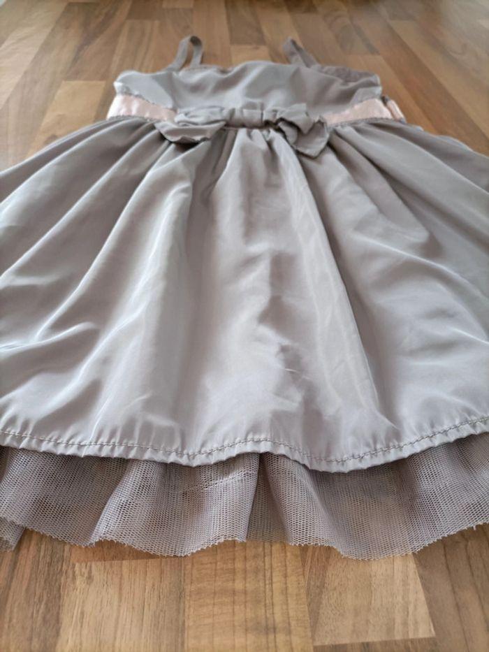 Robe taupe👗 4 ans - photo numéro 3