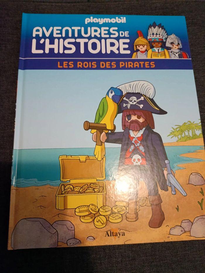 Lot 3 livres playmobil - photo numéro 2