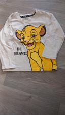 T-shirt à manches longues avec un dessin roi lion dessus