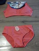 Ensemble brassière et culotte neuves. Taille 10 ans . Couleur corail