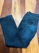 1. Levi's straight cut jeans W31 L32