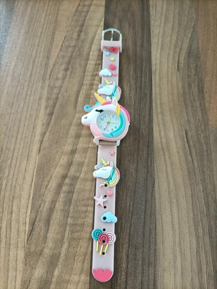 Montre neuve licorne 🦄 avec piles - photo numéro 1