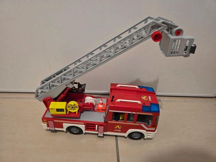 Camion de pompier playmobil - photo numéro 4