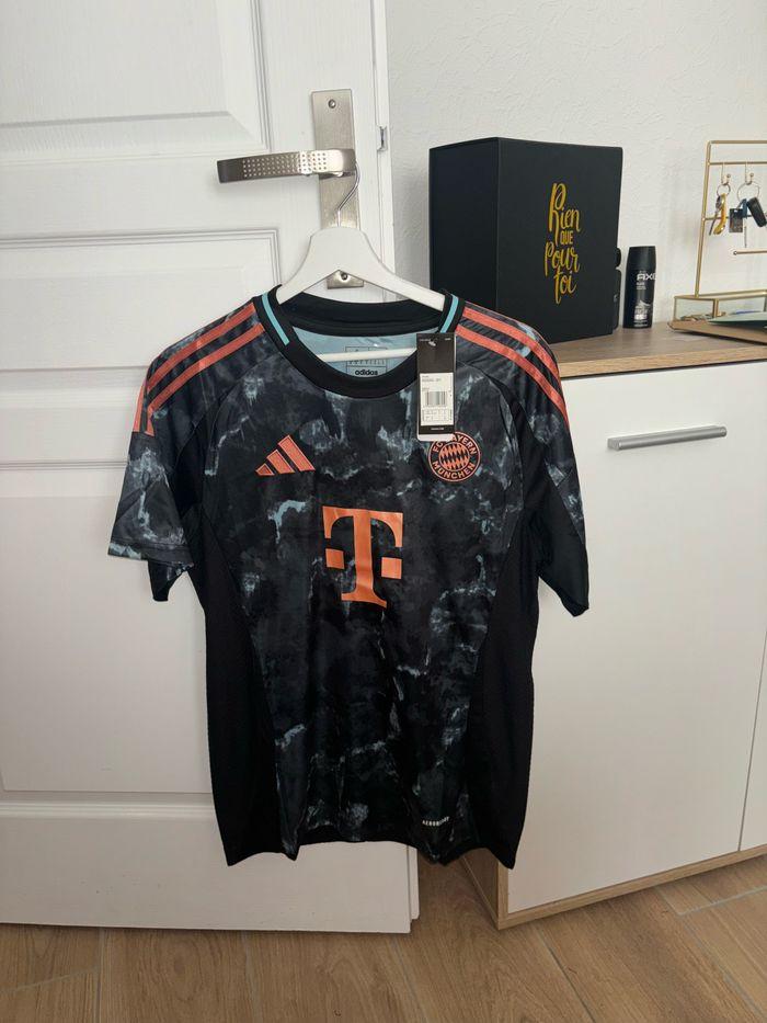 Maillot de foot Bayern Munich 2024-2025 - photo numéro 1