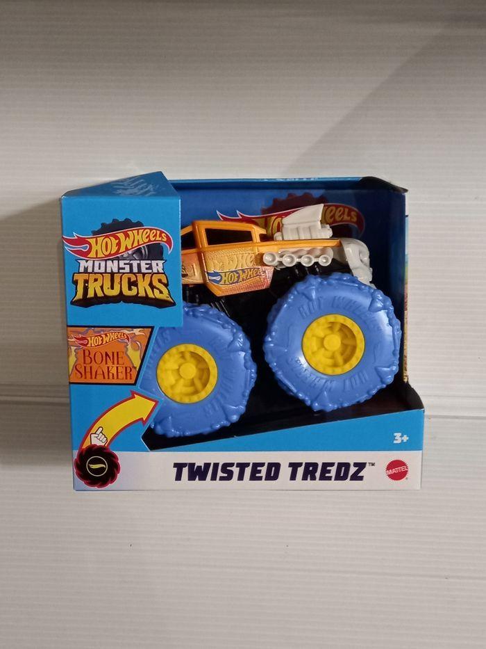 Hotwheel monster truck twisted tredz bone shaker - photo numéro 1