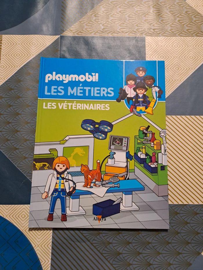 Livre Playmobil Les métiers n°3 : Les vétérinaires - photo numéro 1