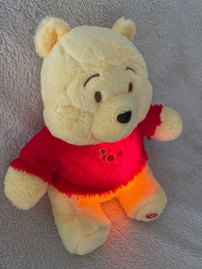 Peluche lumineuse respirante Disney Winnie L’ourson - photo numéro 7