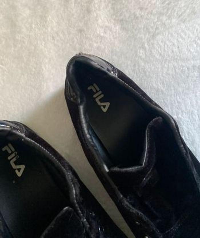 • Superbe Baskets Fila en velours noir (Vendu sans lacets) • - photo numéro 11