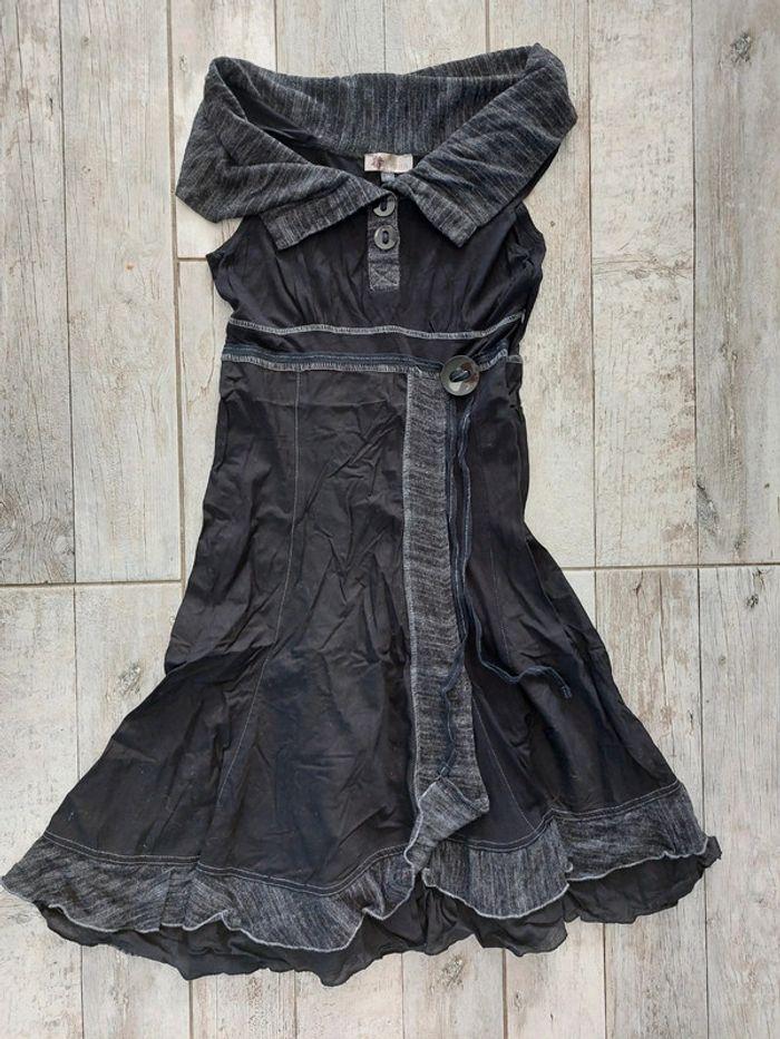 Robe noire grise