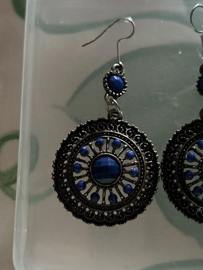 belles boucles d’oreilles pendantes pierres bleu fantaisie, jamais porté, Vintage - photo numéro 2