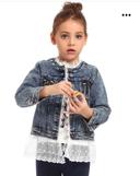 Veste jean et dentelle blanche 8 ans tbe