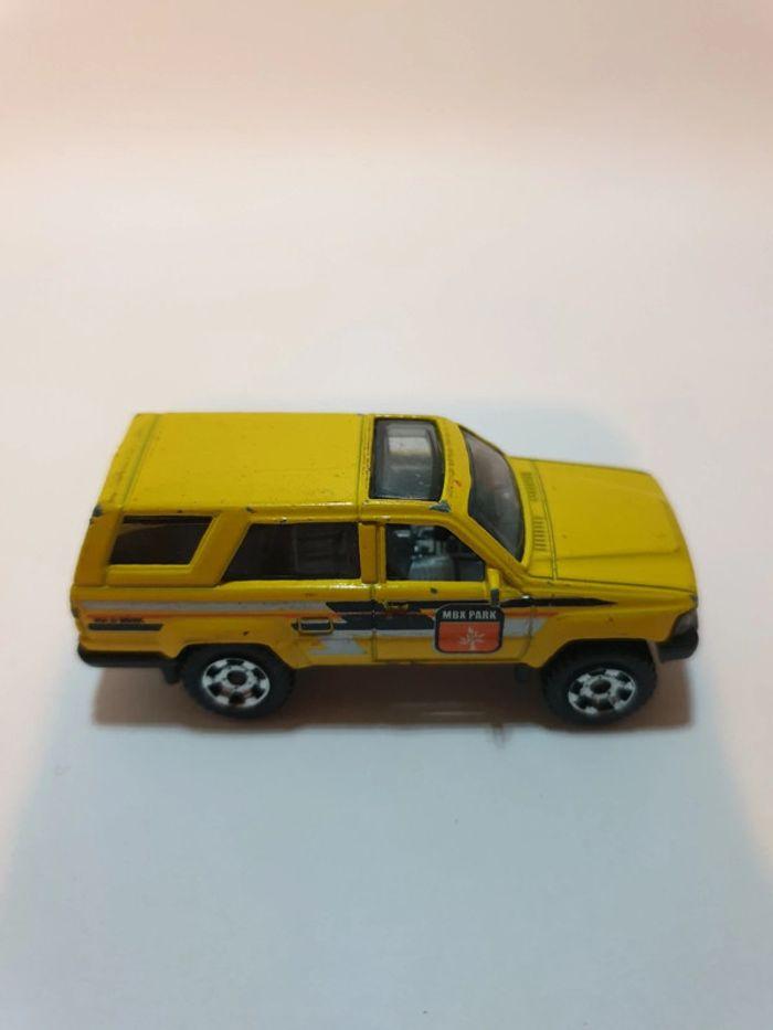 Matchbox 2013 Toyota 4Runner 1985 jaune MBX Park - 1/64 - photo numéro 6