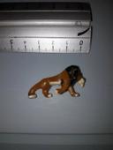 Roi lion figurine