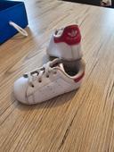 Adidas Stan Smith bébé taille 18 blanche et rose