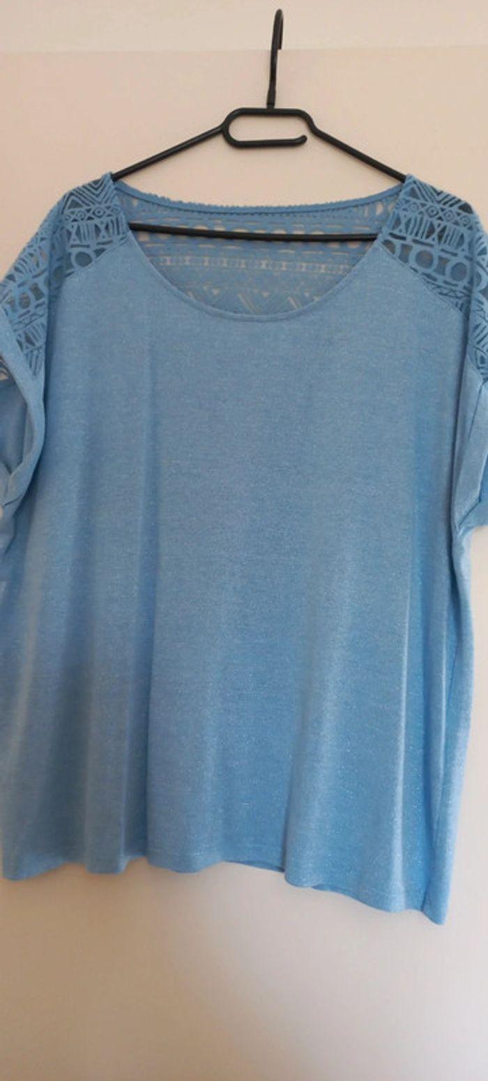 Beau tee-shirt bleu pailleté, taille 42/44 - photo numéro 1