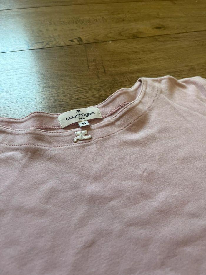 Tee shirt Courrèges taille M crop top rose pale logo brodé - photo numéro 2