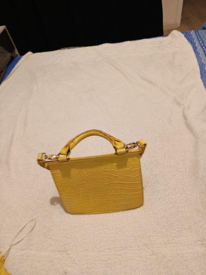 Petite robe jaune femme plus sac à main - photo numéro 7