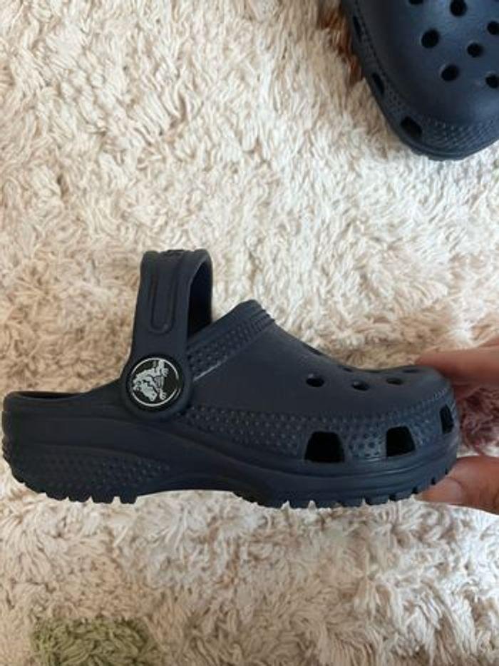 Crocs  bleu marine taille 7 (22/23) - photo numéro 3