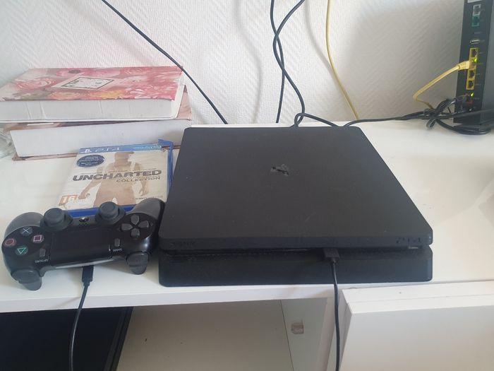 Playstation 4 slim - photo numéro 1