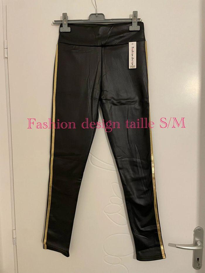 Pantalon legging noir satiné bande doré doublé polaire extensible neuf fashion design taille S/M - photo numéro 1