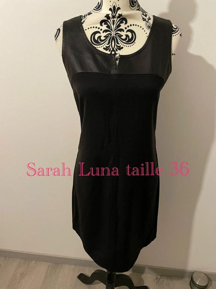 Robe chic noir sans manche suédine au col Sarah Luna taille 36 - photo numéro 1