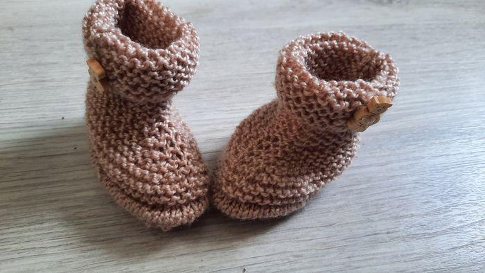 Chaussons/bottes marron en crochet - photo numéro 1