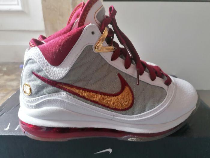 Paire de lebron james taille 36.5 - photo numéro 2