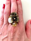 Bague ajustable style baroque avec fleurs, pierres et perles