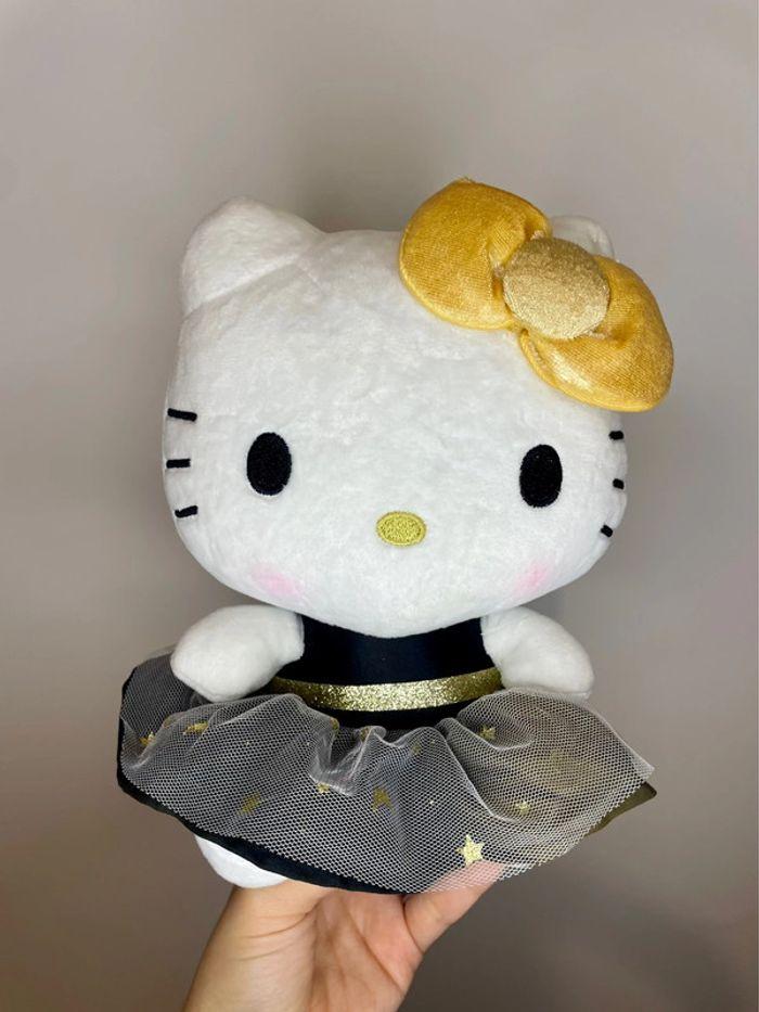 Peluche Hello Kitty en robe étoilée et pailletée 👗 💫 - photo numéro 4