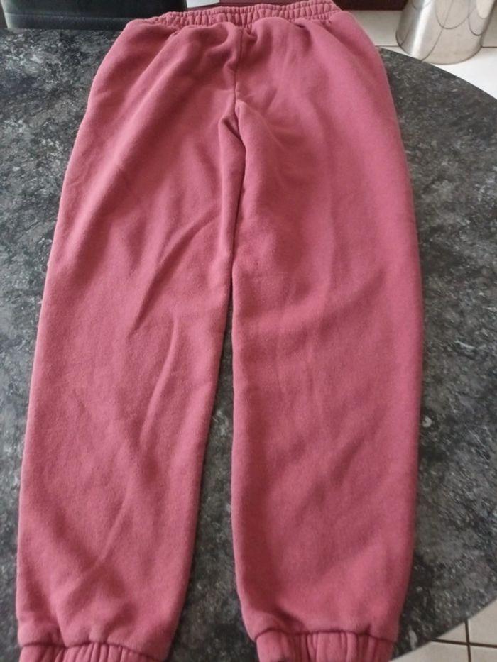 Pantalon de jogging kiabi 12 ans rose . Très bon état - photo numéro 3