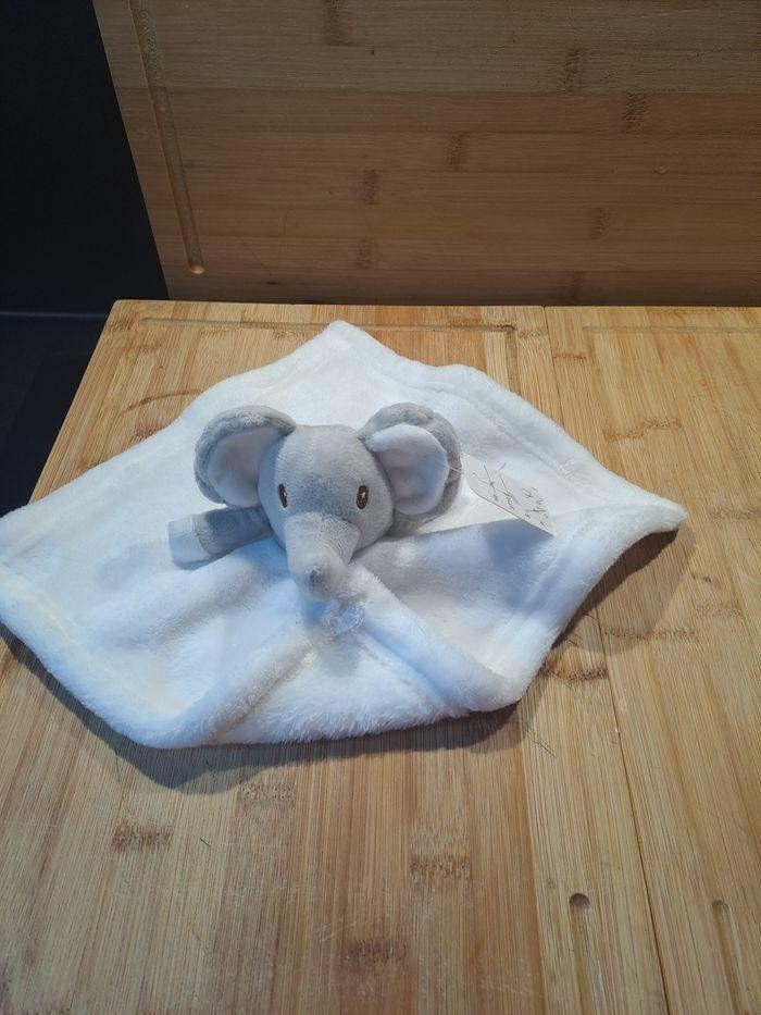 Doudou blanc éléphant