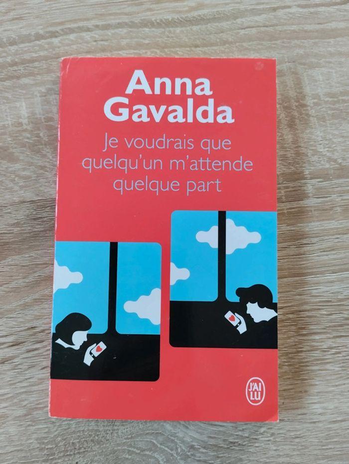 Livre, je voudrais que quelqu'un m'attende quelque part - photo numéro 1